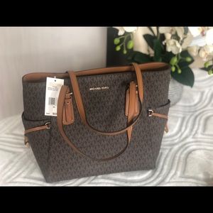 NWT Michael Kors Voyager brown EW Signature Tote